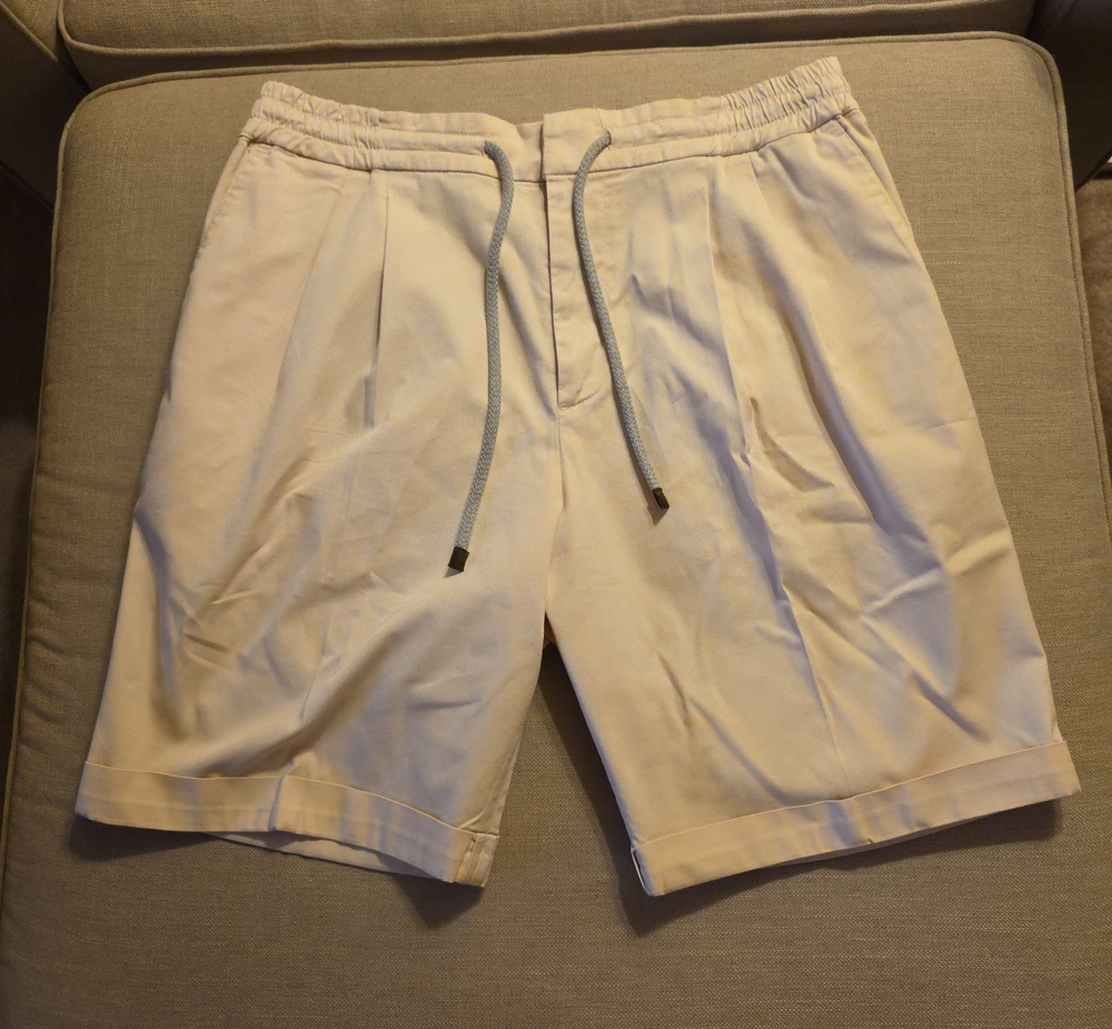 Brunello Cucinelli Light Beige Drawstring Pleated Shorts